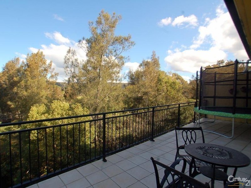 13/2 Adcock Avenue, West Gosford NSW 2250