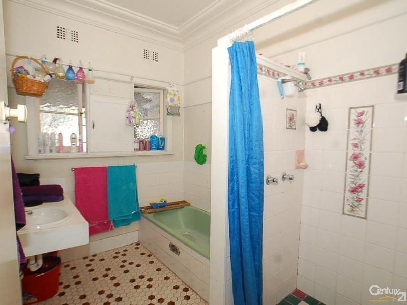 15 Hely Street, West Gosford NSW 2250