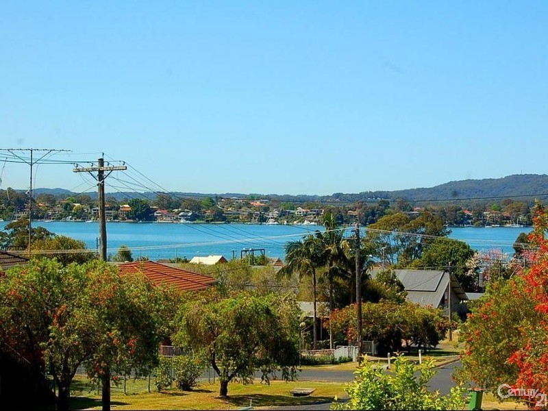 24 Talinga Avenue, Point Clare NSW 2250