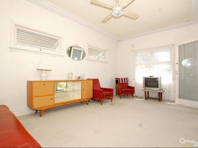 24 Talinga Avenue, Point Clare NSW 2250