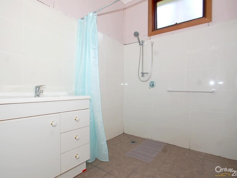 24 Talinga Avenue, Point Clare NSW 2250