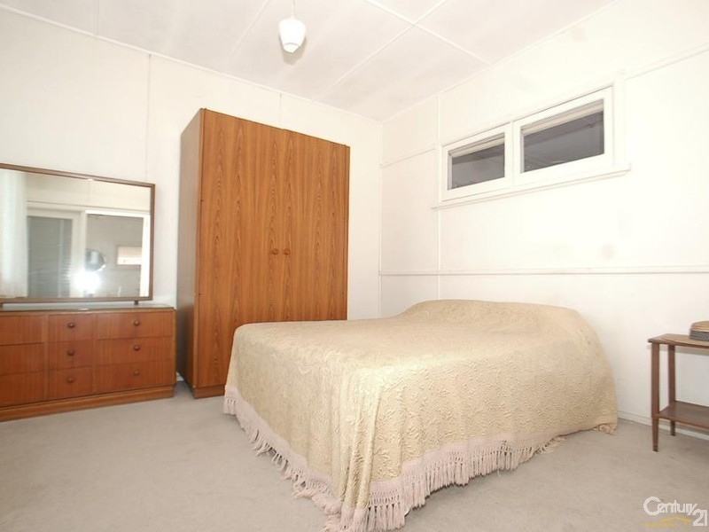 24 Talinga Avenue, Point Clare NSW 2250