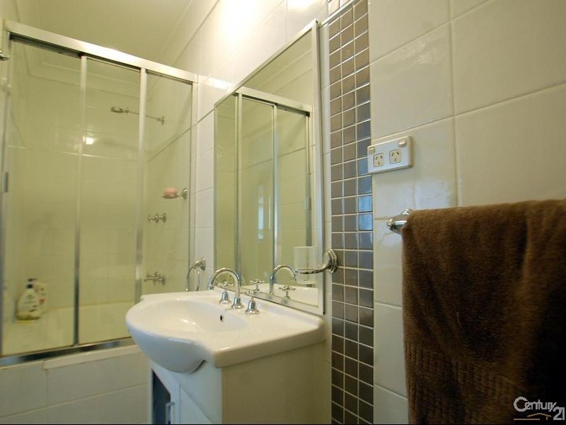 16/187 Albany Street, Point Frederick NSW 2250