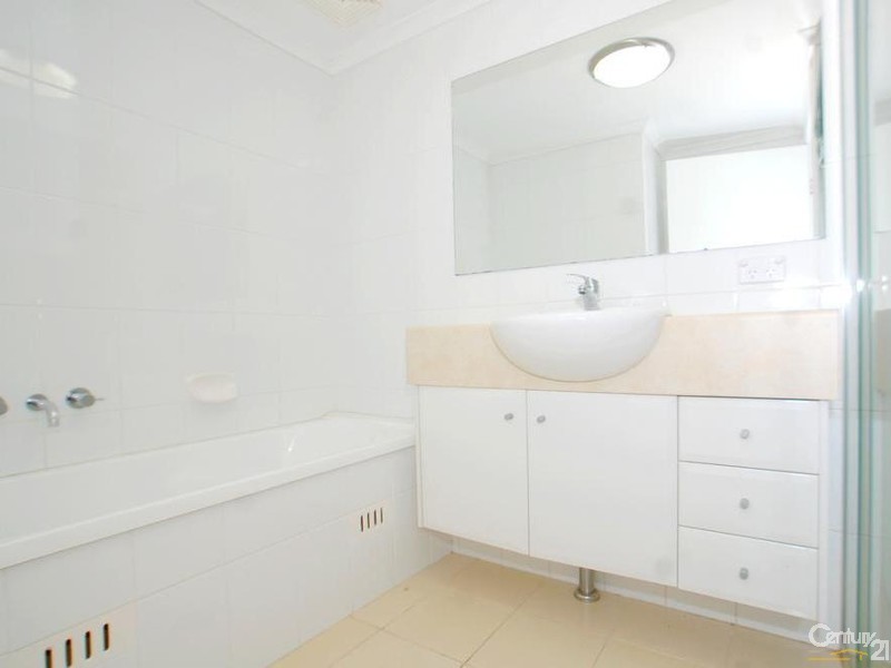 4/1 Creighton Lane, Point Frederick NSW 2250