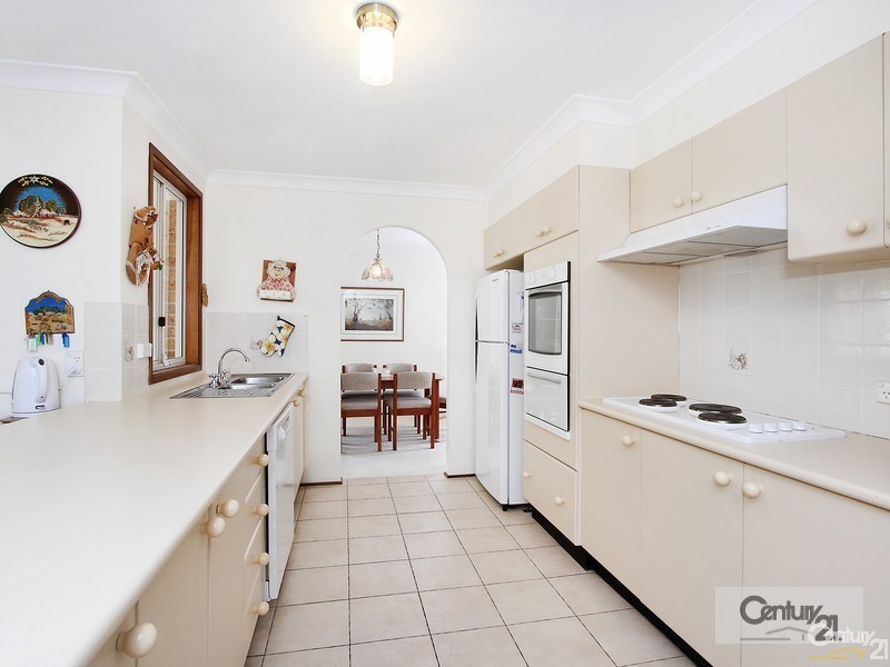 6 Amber cres, Point Clare NSW 2250