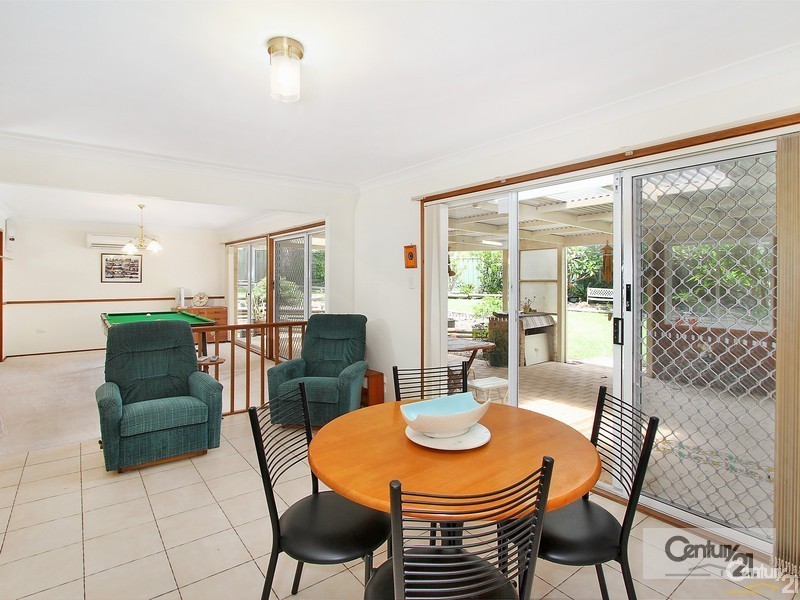 6 Amber cres, Point Clare NSW 2250