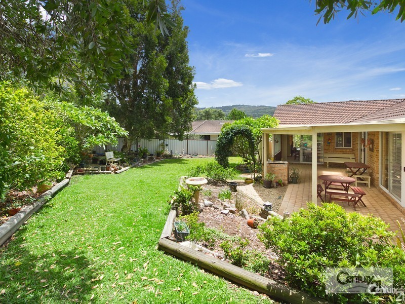 6 Amber cres, Point Clare NSW 2250