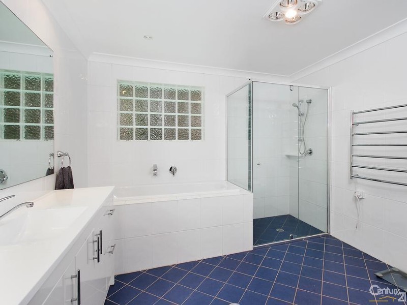 33 Calantha dr, Wyoming NSW 2250