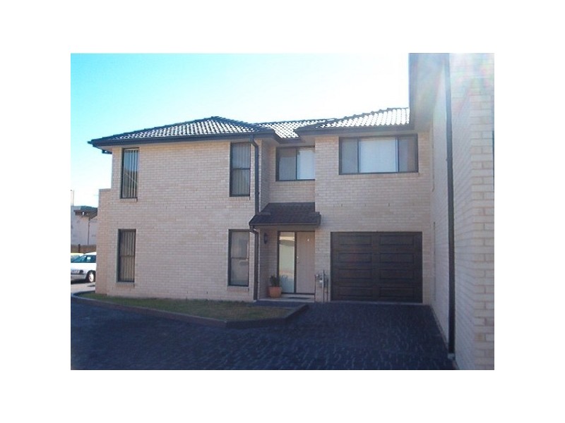 2 / 297a Henry Parry Drive, Wyoming NSW 2250