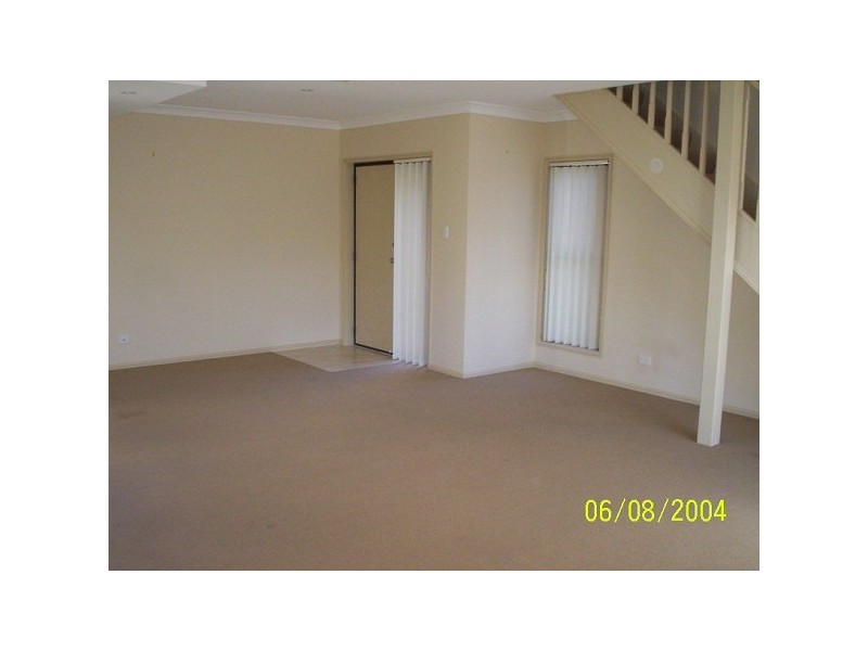 2 / 297a Henry Parry Drive, Wyoming NSW 2250