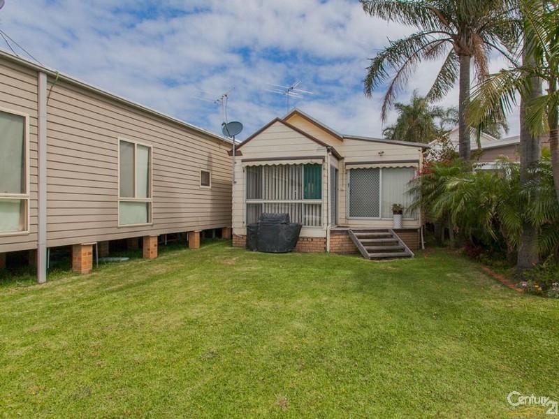 35 Emily Street, Marks Point NSW 2280