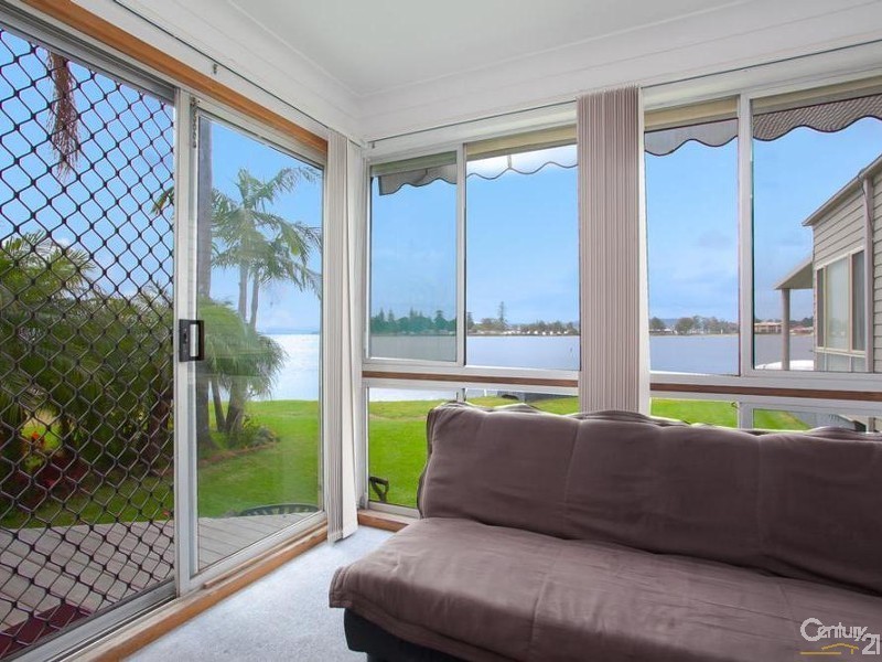 35 Emily Street, Marks Point NSW 2280