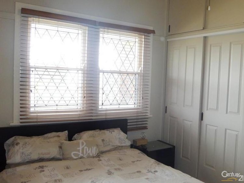10 Mowbray Crescent, Adamstown NSW 2289