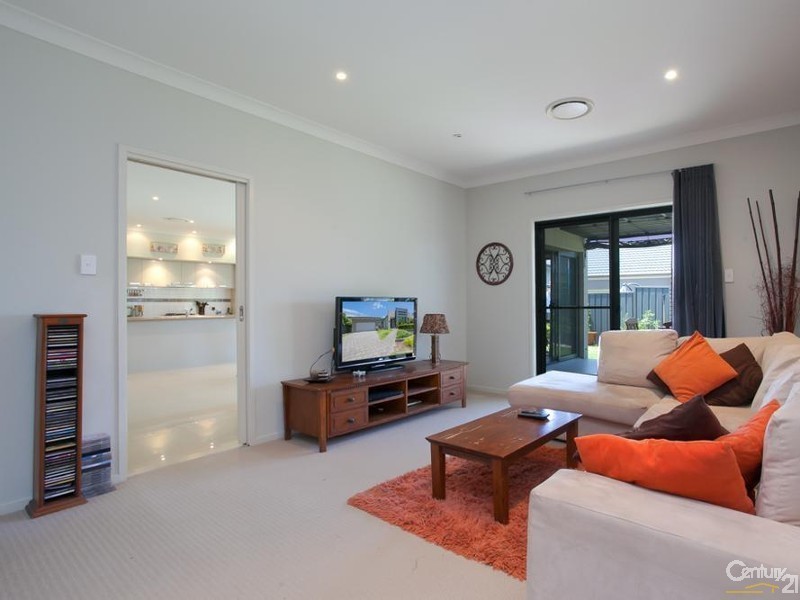 12 Seaside Boulevard, Fern Bay NSW 2295