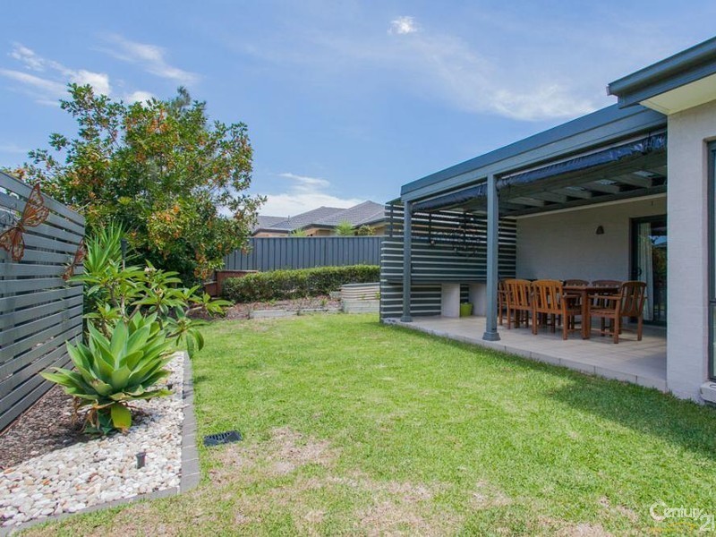 12 Seaside Boulevard, Fern Bay NSW 2295