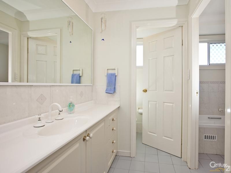 2/4 Ibis Close, Mount Hutton NSW 2290