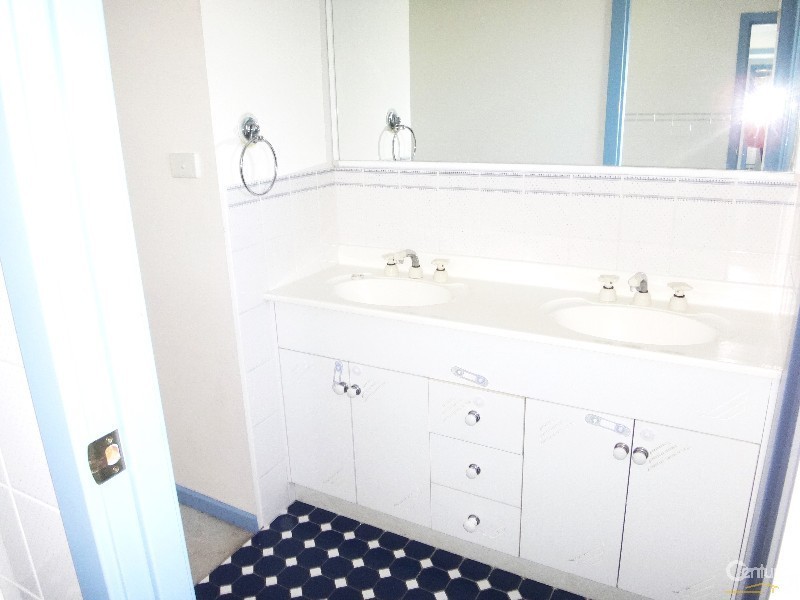 9A New York Avenue, Warners Bay NSW 2282