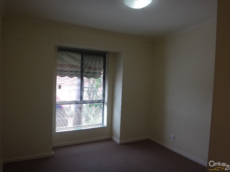 2/34 Decora Crescent, Warabrook NSW 2304