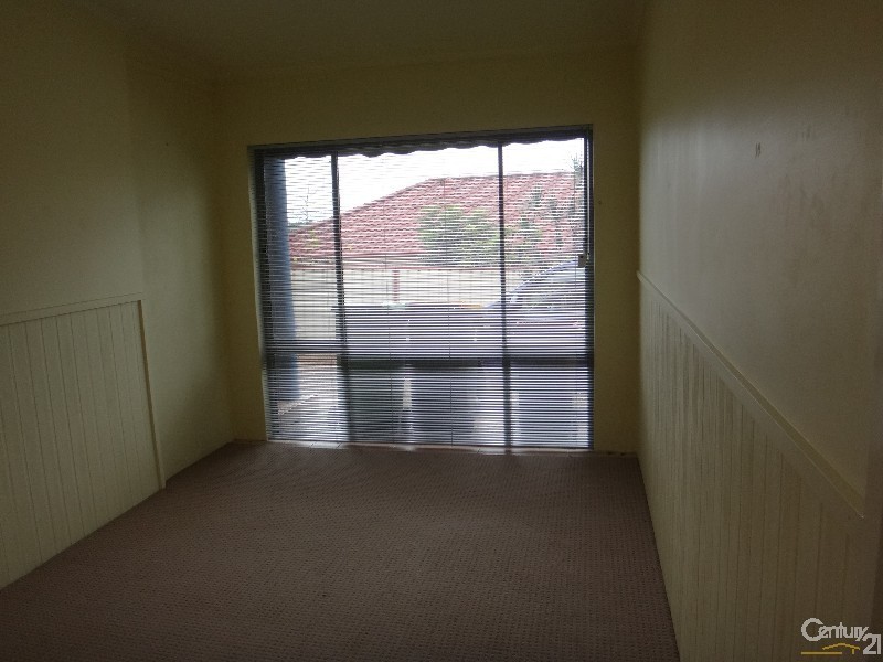 2/34 Decora Crescent, Warabrook NSW 2304