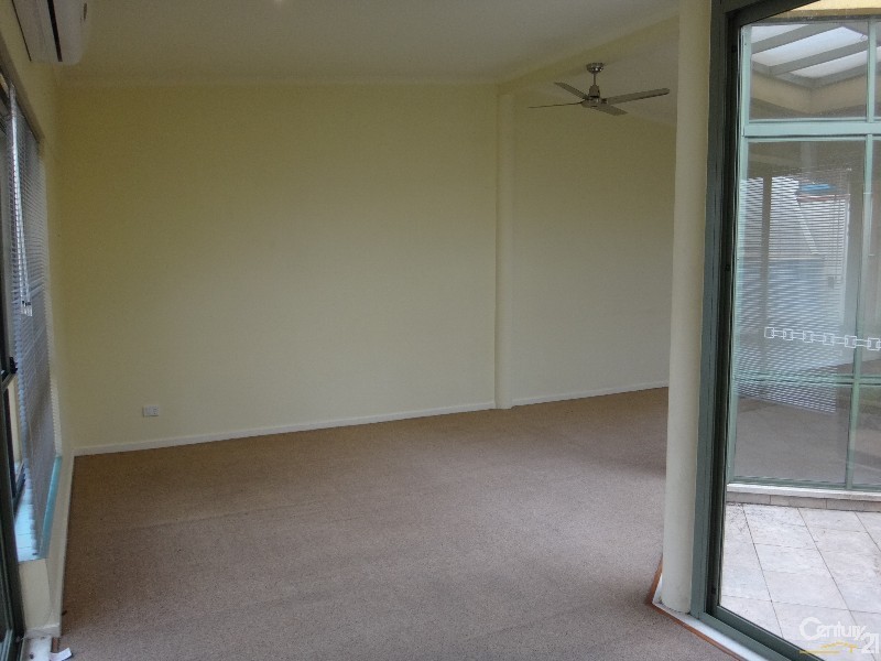 2/34 Decora Crescent, Warabrook NSW 2304