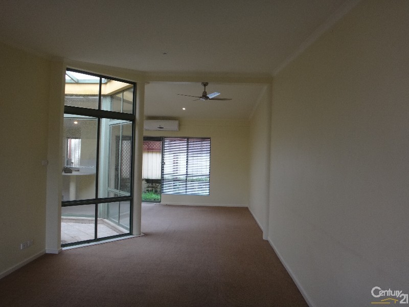 2/34 Decora Crescent, Warabrook NSW 2304