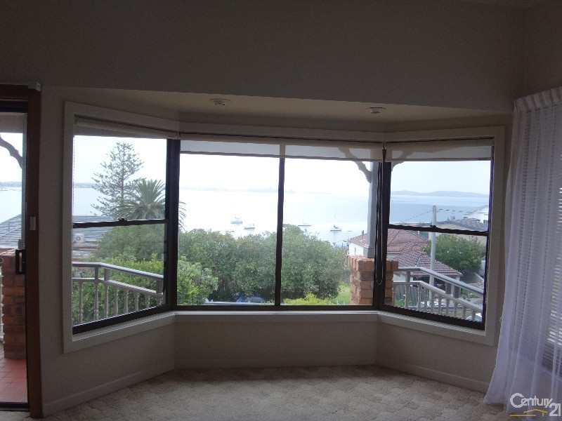 45 Ross Street, Belmont NSW 2280