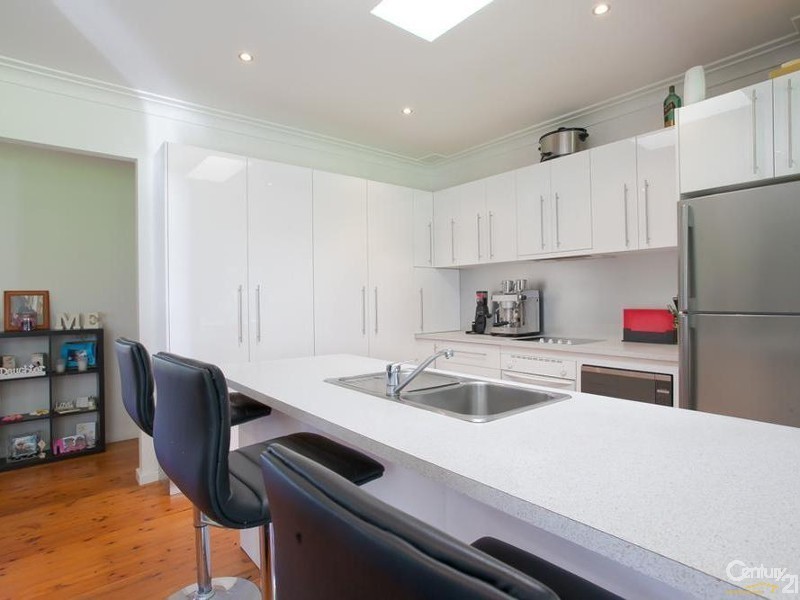 5 Julie Avenue, Warners Bay NSW 2282