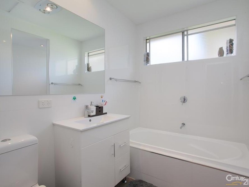 5 Julie Avenue, Warners Bay NSW 2282