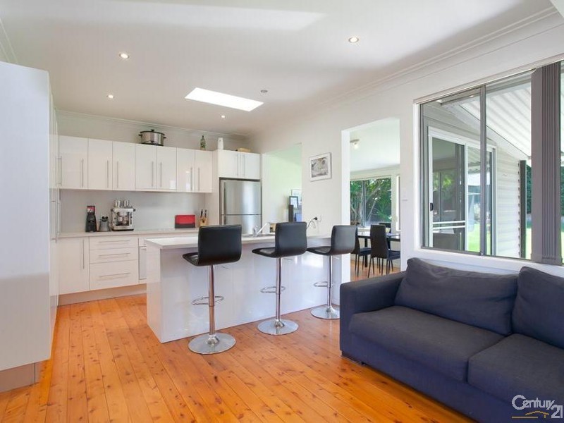 5 Julie Avenue, Warners Bay NSW 2282