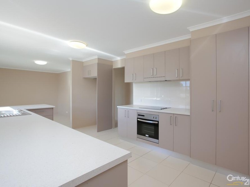 7 Penfold Close, Eleebana NSW 2282