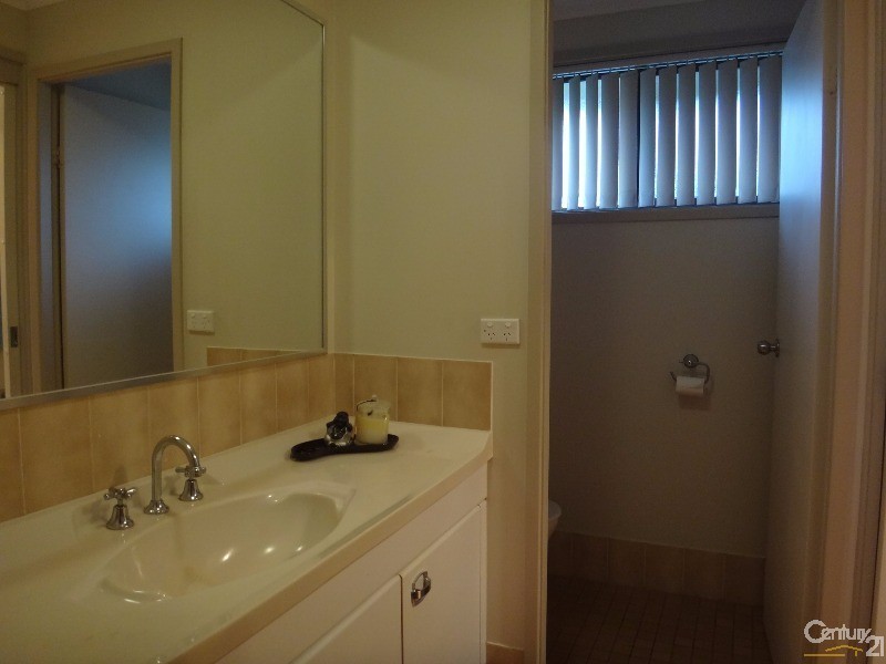 2  Fulmar Close, Mount Hutton NSW 2290