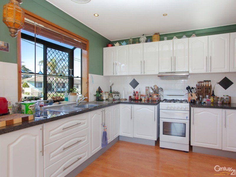 10 Flame Street, Gateshead NSW 2290