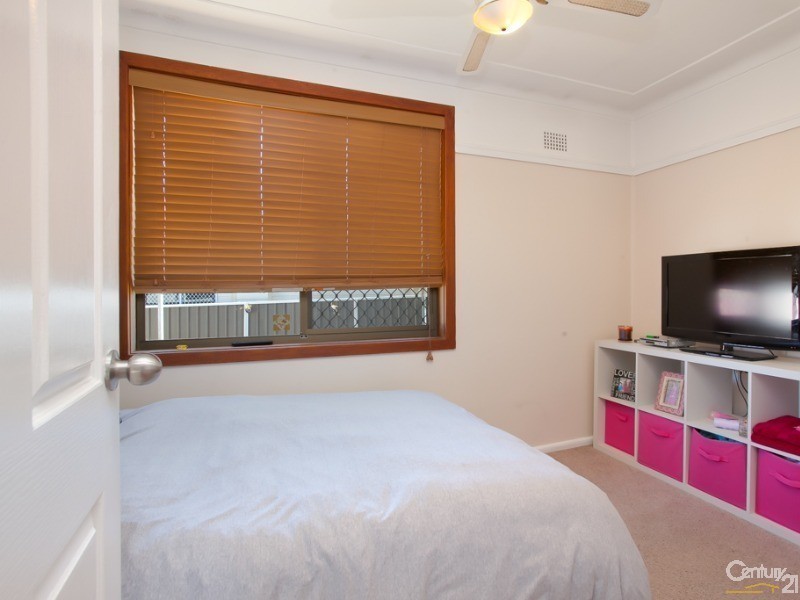 10 Flame Street, Gateshead NSW 2290