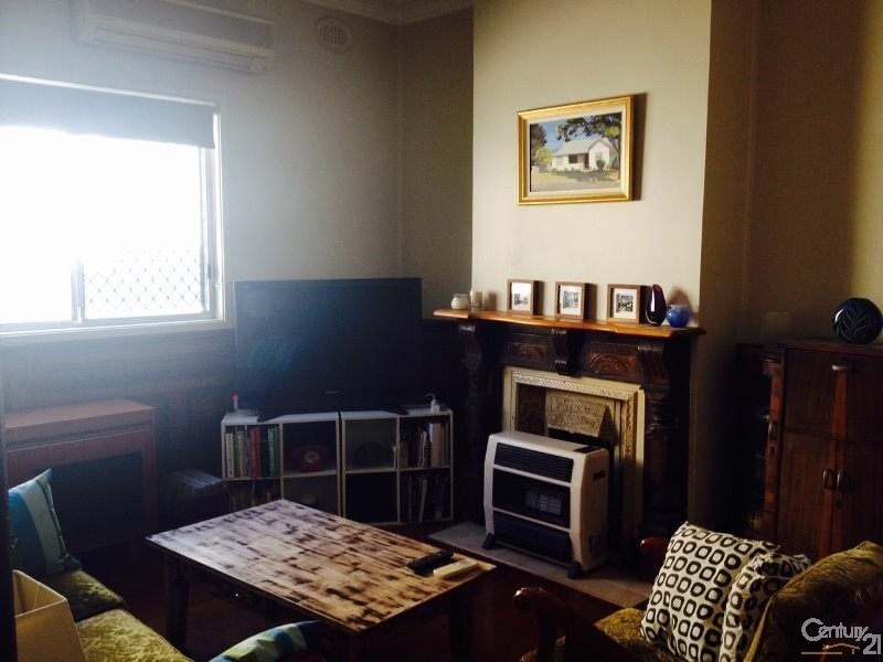 6 Gulliver Street, Hamilton NSW 2303