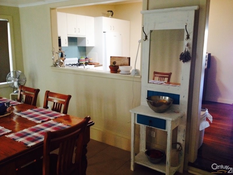6 Gulliver Street, Hamilton NSW 2303