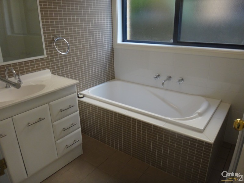 19 Bucklee Crescent, Warners Bay NSW 2282