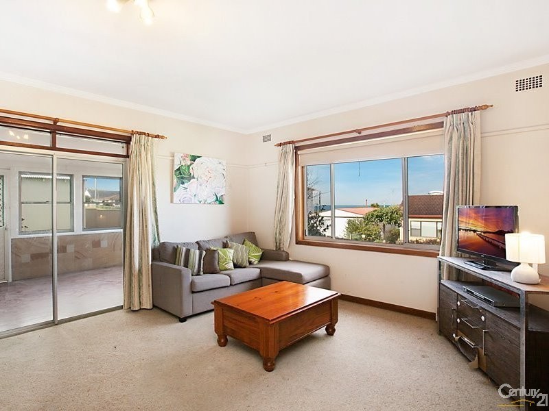 52 Hutchinson Street, Redhead NSW 2290