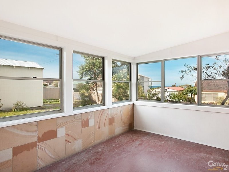 52 Hutchinson Street, Redhead NSW 2290