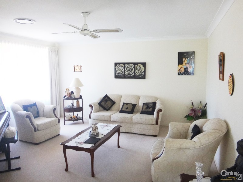 1 Whitehaven Drive, Lakelands NSW 2282