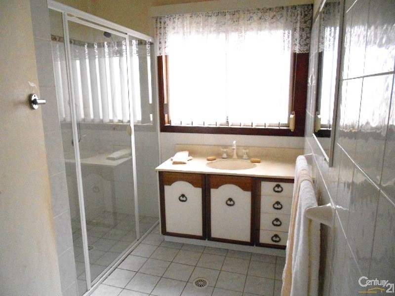 12 Vincent Street, Belmont North NSW 2280