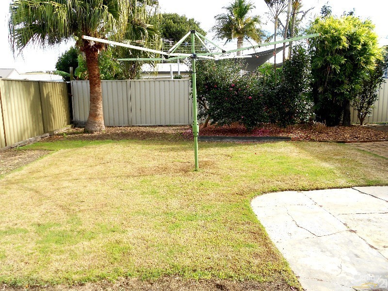 12 Vincent Street, Belmont North NSW 2280