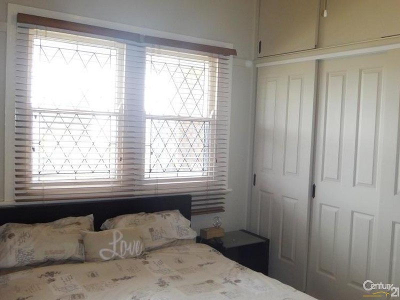 10 Mowbray Crescent, Adamstown NSW 2289