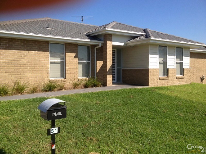 51 Cleveland Street, Cameron Park NSW 2285