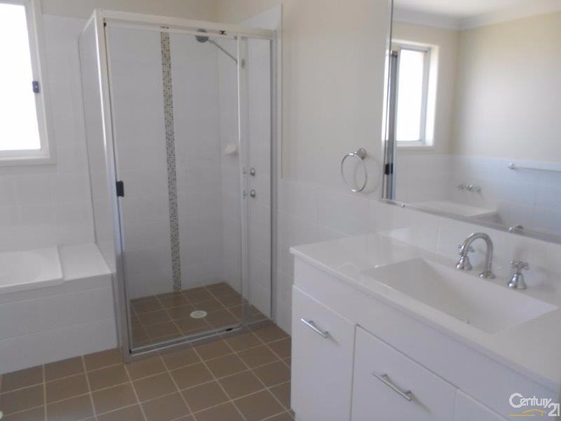 51 Cleveland Street, Cameron Park NSW 2285