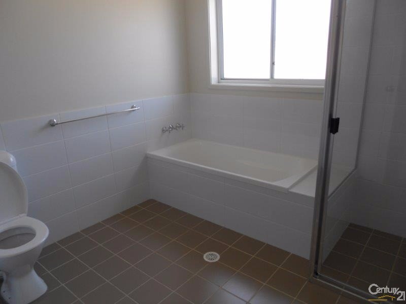 51 Cleveland Street, Cameron Park NSW 2285