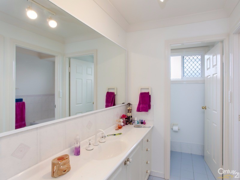 2/4 Ibis Close, Mount Hutton NSW 2290