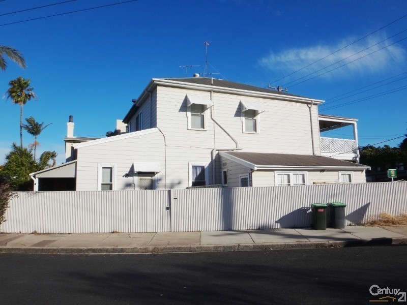 1/104-106 Young Street, Carrington NSW 2294