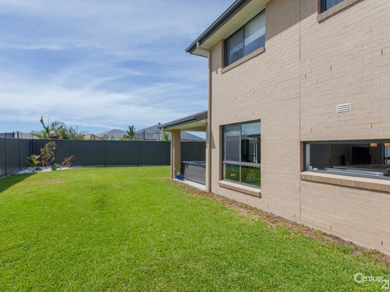 8 Providence Avenue, Fern Bay NSW 2295