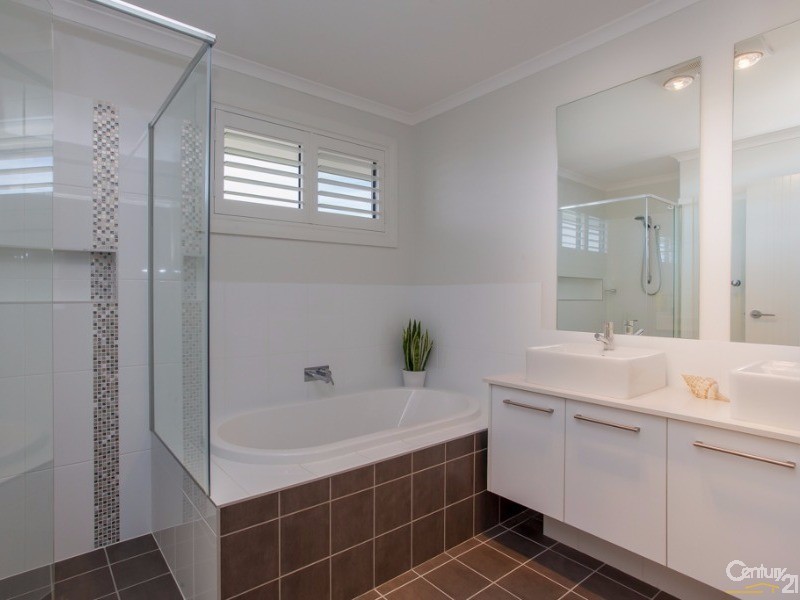 8 Providence Avenue, Fern Bay NSW 2295