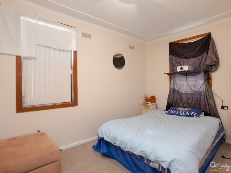 10 Flame Street, Gateshead NSW 2290